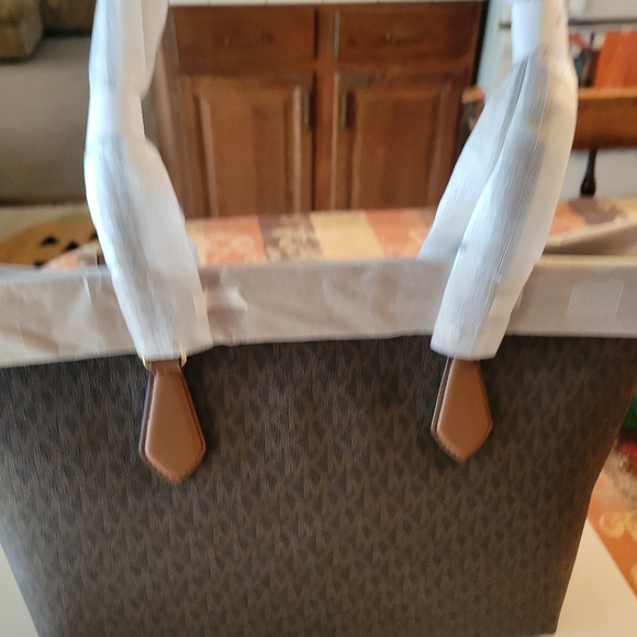 MICHAEL KORS "SHEILA" TOTE BAG - Picture 3 of 8